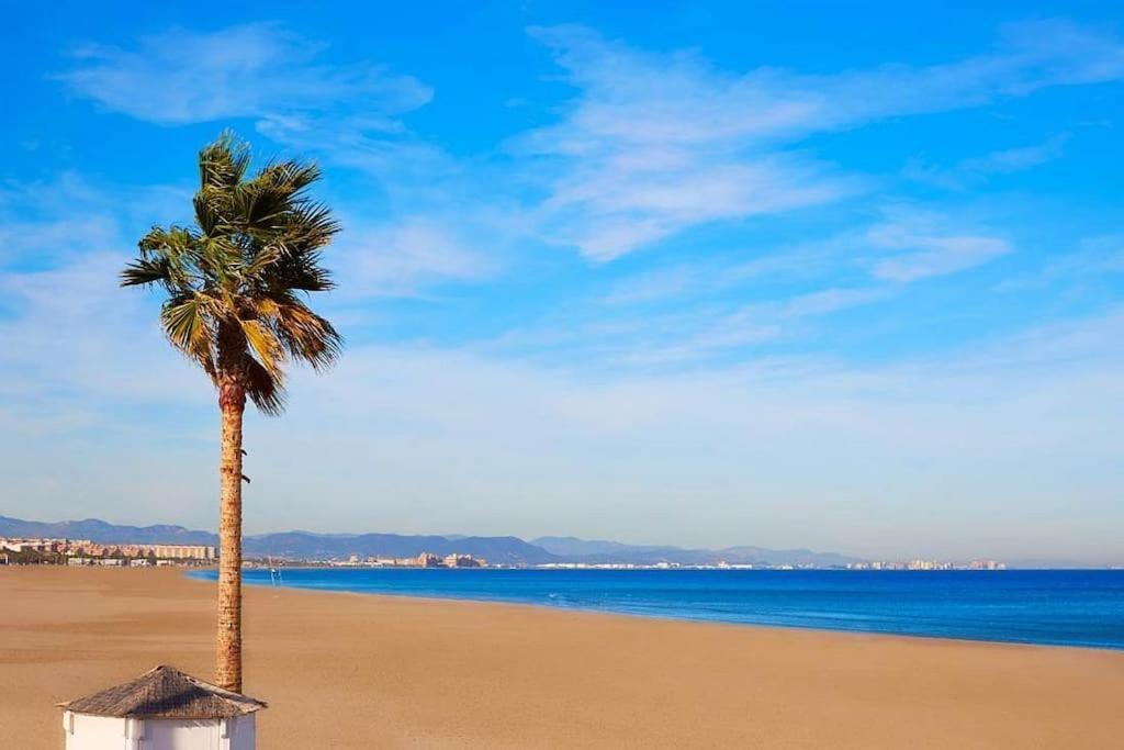 Rooms In Spacious Beach Flat In Valencia Ngoại thất bức ảnh
